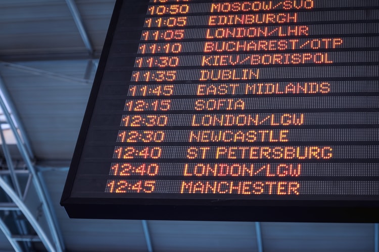 unsplash-arrivals-and-departures