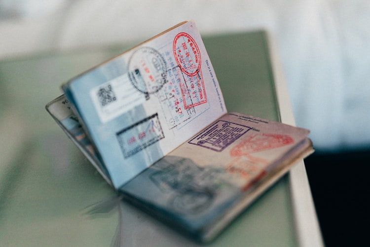passaporte-carimbos-paginas-unsplash